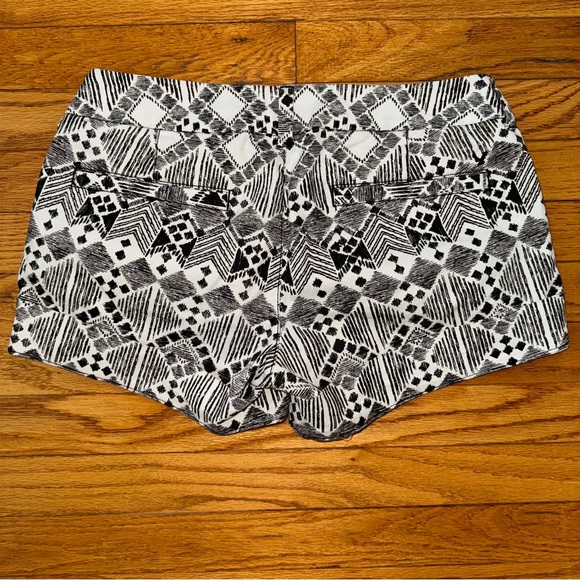 American Eagle Outfitters Women’s Black &‎ White Printed Midi Shorts - Size 8 - Picture 2 of 10